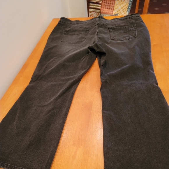 New! Ladies jeans - Picture 2 of 3